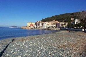 Xtrallusion photo library of independent, self-guided walking and sightseeing holidays in Italy. Pictures, images, photos and photographs taken along the way of this 1-day walking itinerary, to give you a visual impression of the day's walk.